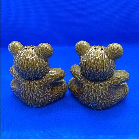 Universal Studios Bear Salt & Pepper Shakers - Picture 4 of 7